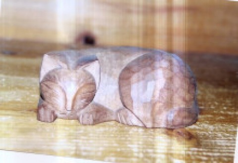 木彫りの眠り猫