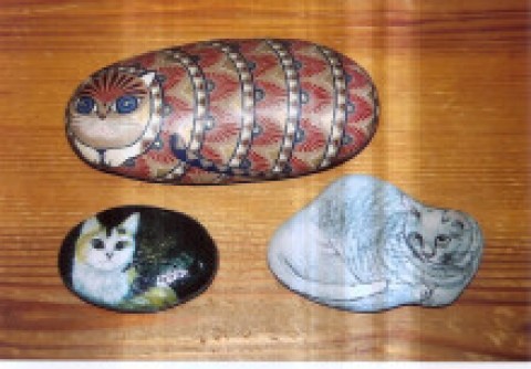 石に描かれた猫たち