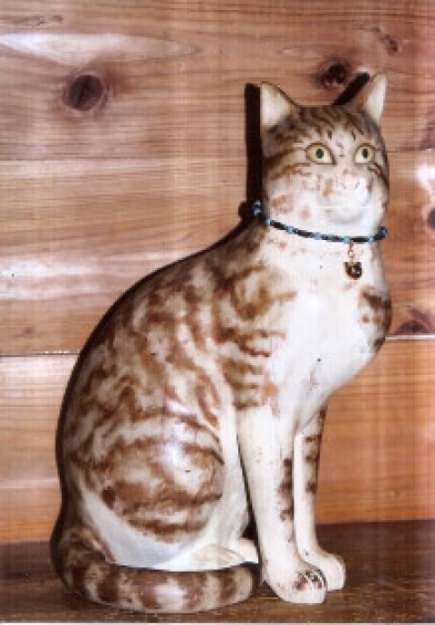 クチン育ちの木彫りの猫